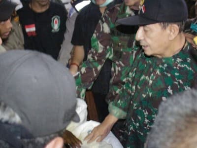 Serahkan Zakat Fitrah 230 Ton Beras, Habib Luthfi: Indonesia Harus Kuat