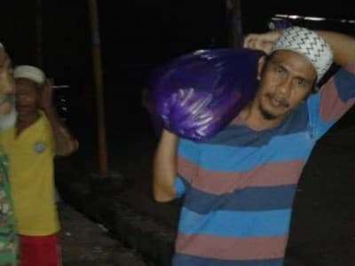 Relawan NU Parepare Berbagi hingga Dini Hari 