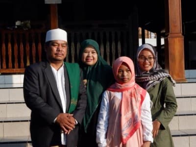 Lebaran Tanpa Salam-salaman di Buntet Pesantren