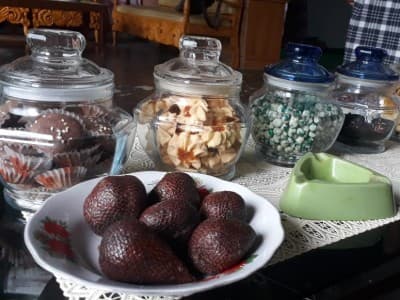 Kue Lebaran, Kiai Kampung, dan Doa Mustajab