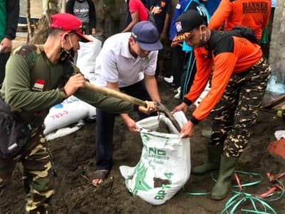 Air Laut di Pantai Selatan Tulungagung Naik, Ansor Cepat Bertindak