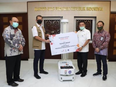 Telkom Serahkan Bantuan Robot Disinfeksi kepada Gugus Tugas Covid-19