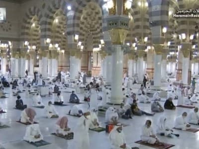 Dengan Aturan Ketat, Masjid Nabawi Dibuka Kembali Hari Ini