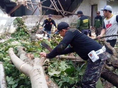 Kepedulian Banser Bantu Korban Angin Ribut di Blitar Diapresiasi Banyak Kalangan 