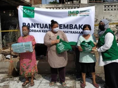 LAZISNU Bagikan Paket Sembako ke Warga Terdampak Kebakaran DKI Jakarta