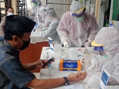 Cegah Penyebaran Covid-19, Ratusan Warga Ikuti Rapid Test di PBNU