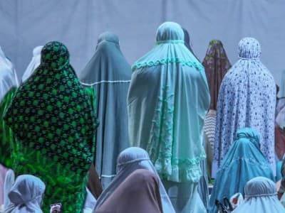 Hukum Merapatkan Shaf pada Shalat Berjamaah di Masa Covid-19