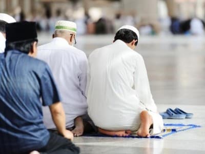 Jumlah Tahiyat Shalat Maghrib