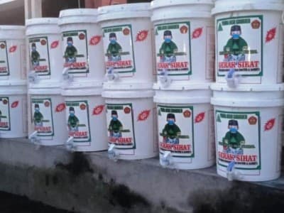 Ansor di Banyuwangi Kenalkan Protokol Kesehatan dengan Pembagian Timba