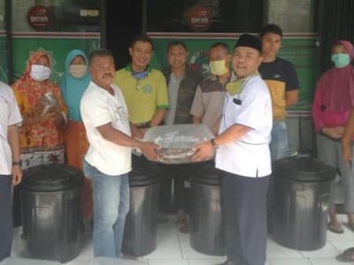 BMT USA Jepara Latih Warga Budi Daya Lele dan Kangkung di Ember