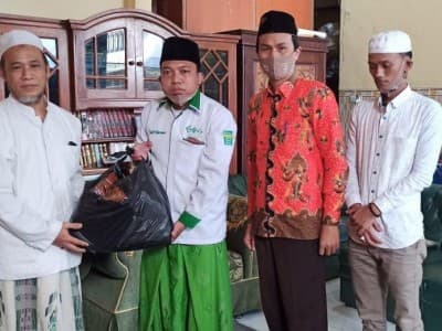 'New Normal' di Pesantren, LAZISNU Jatim Distribusikan 7.000 Masker untuk Santri