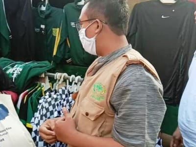 LAZISNU Jatim Gandeng Bonek Bagikan Sembako di Stadion