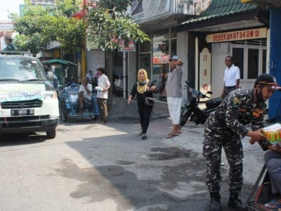 LAZISNU Salurkan Paket 4 Sehat 5 Sempurna untuk Juru Parkir di Sidoarjo