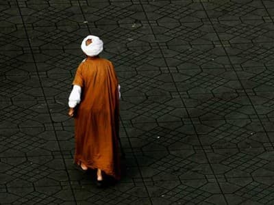 Abu Nawas dan Karpet di Bawah Bokongnya