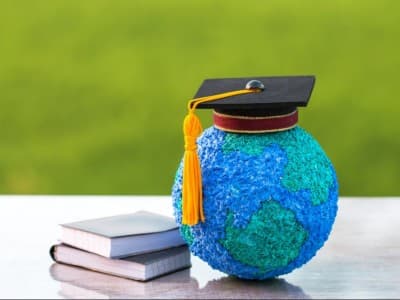 Mendikbud Wajibkan Mahasiswa Menempa Diri di Luar Kampus Selama Setahun