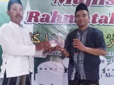 Kelompok Jualan Online Serahkan Donasi untuk LAZISNU Sukoharjo