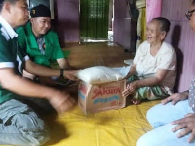 Sembako Ansor dan Banser Melawi Obati Rasa Kecewa Warga Pedalaman