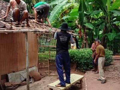 Senyum Warga Disabilitas di Bawean Gresik Terima Bedah Rumah