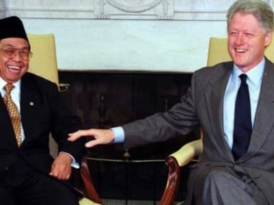 Lelucon Gus Dur yang Bikin Clinton Ngakak