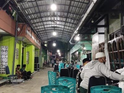 Malam Ini, Gus Kamil Maimoen Zubair Dimakamkan Dekat Ibundanya