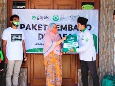 Gandeng Ojek Daring, LAZISNU Jatim Sapa Kampung Pemulung