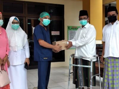 Pasien Corona di Sumenep Terima Bantuan Suplemen dari Satgas Siaga NU