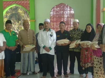 LAZISNU Jember  Sapa Buruh dengan Bantuan Sembako