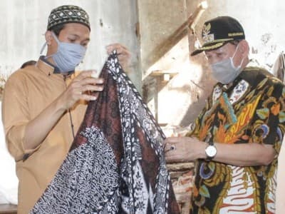 Usaha Sarung Batik Pekalongan Kembali Bergeliat di Tengah Pandemi Covid-19
