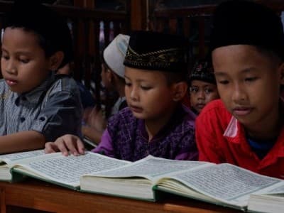 Penuhi Kebutuhan Orang Tua Sibuk Kerja, Pesantren Anak Hadir di Buntet
