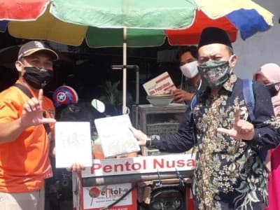 Hari Anak Nasional, Kader NU Jombang Sumbang Buku untuk Penggerak Literasi