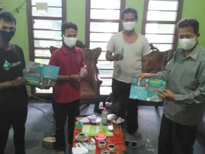 Peduli Covid, Gusdurian Bojonegoro Distribusikan Ribuan APD ke Warga