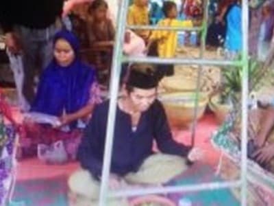 Mempertemukan Tradisi dan Agama: Jembatan Emas Membangun Karakter Bangsa 