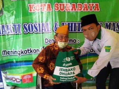 Jarang Diperhatikan, Veteran di Surabaya Terima Sembako dari LAZISNU Jatim