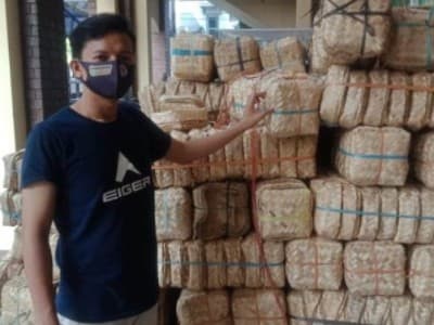 Hindari Sampah Plastik, Distribusi Daging Kurban LAZISNU Gunakan Besek Bambu