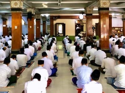 Patuhi Protokol Kesehatan, Pesantren Tebuireng Pisah Lokasi Jamaah Shalat Id