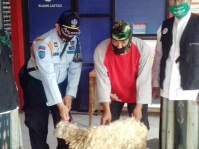 Penghuni Rumah Tahanan di Gresik Terima Hewan Kurban dari LAZISNU