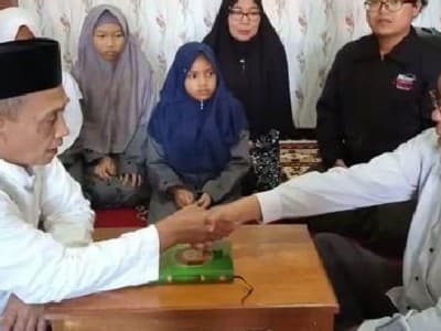 Mimpi Didatangi Ayahnya, Warga Kudus Ikrarkan Syahadat