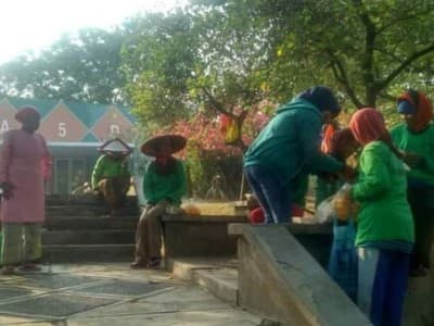 Fatayat NU Cileungsi-Jonggol Gerakkan IRT Berderma dengan Majelis Berbagi