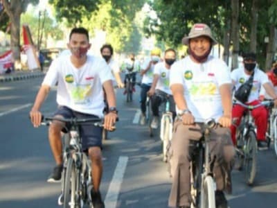Cara Kader Muda NU NTB Bagi-bagi Masker  