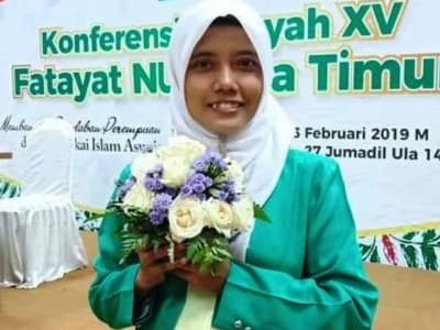 Lulus Ujian Doktor, Ketua Fatayat NU Tulungagung Banjir Ucapan