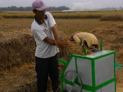 Bantu Petani, Mesin Perontok Padi Karya Pemuda NU Ciamis Diproduksi Massal