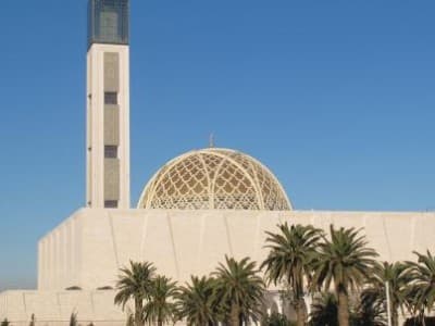 Aljazair Buka Kembali Masjid Usai Lima Bulan Lockdown