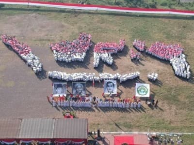 Formasi 3D Kepulauan Indonesia dari Santri Manba'ul Hikam Sidoarjo