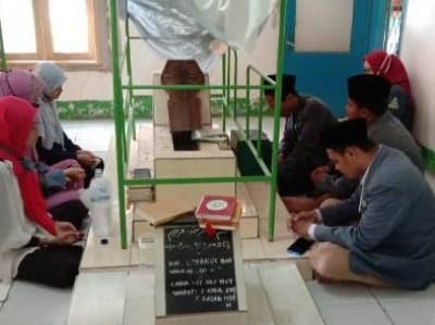 Pelajar NU Bekasi Ziarah Makam Ulama-Pejuang di Hari Kemerdekaan