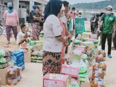 TKI Derita Musibah Kebakaran, Muslimat NU Malaysia Serahkan Bantuan