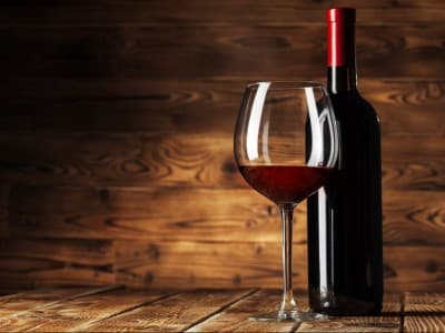 Hukum Menjual Minuman Keras kepada Non-Muslim