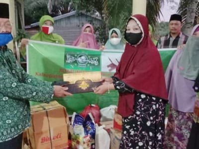 Mualaf Kotawaringin Barat Terima Perlengkapan Ibadah dari Muslimat NTB