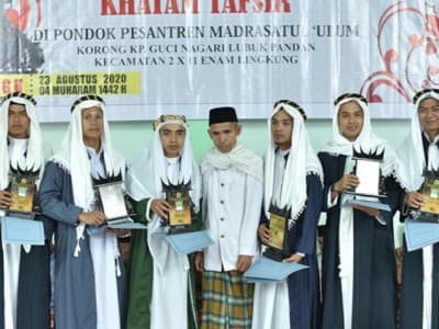 Wisuda Santri Madrasatul Ulum Padang Pariaman, 6 Alumni Jadi Tuanku 
