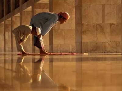 Mulai September, Malaysia Izinkan Orang Asing Shalat di Masjid