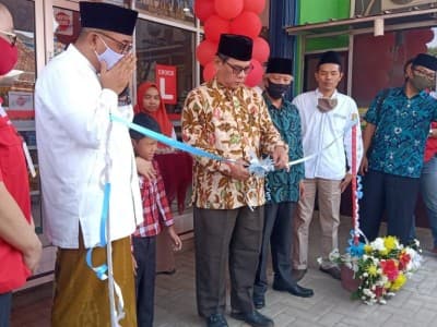 Dorong Kemandirian Ekonomi, Pesantren Motivasi Indonesia Bekasi Resmikan PMI Mart